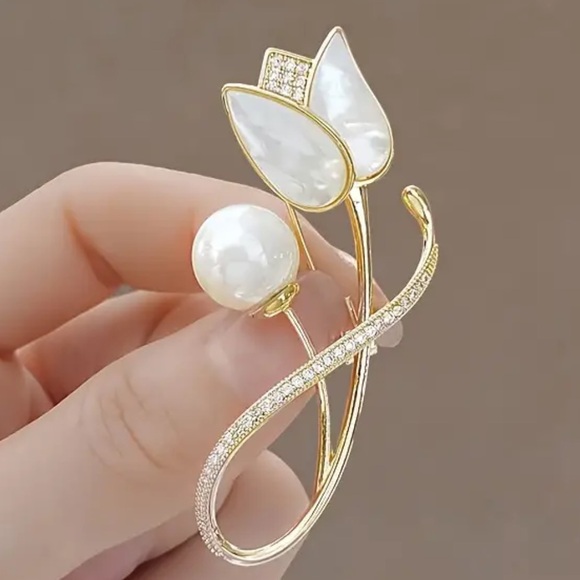 NWOT - Elegant Tulip Brooch - Picture 6 of 7